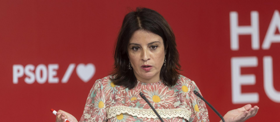 La portavoz del PSOE, Adriana Lastra, en una comparecencia en la sede socialista