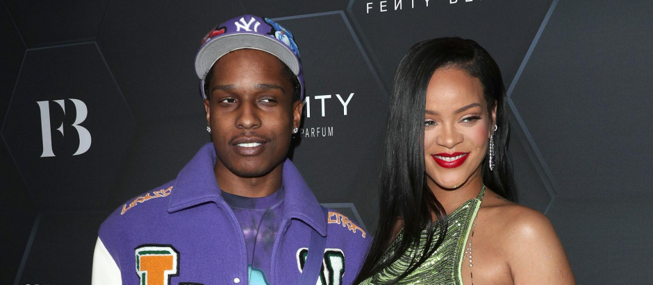 Rihanna y Asap Rocky, durante un evento en Los Ángeles en febrero de 2022