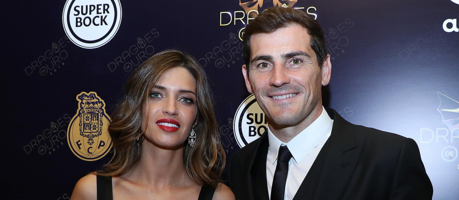 El futbolista Iker Casillas y la periodista Sara Carbonero durante los premios Dragon de Oro en Oporto 30/09/2018
