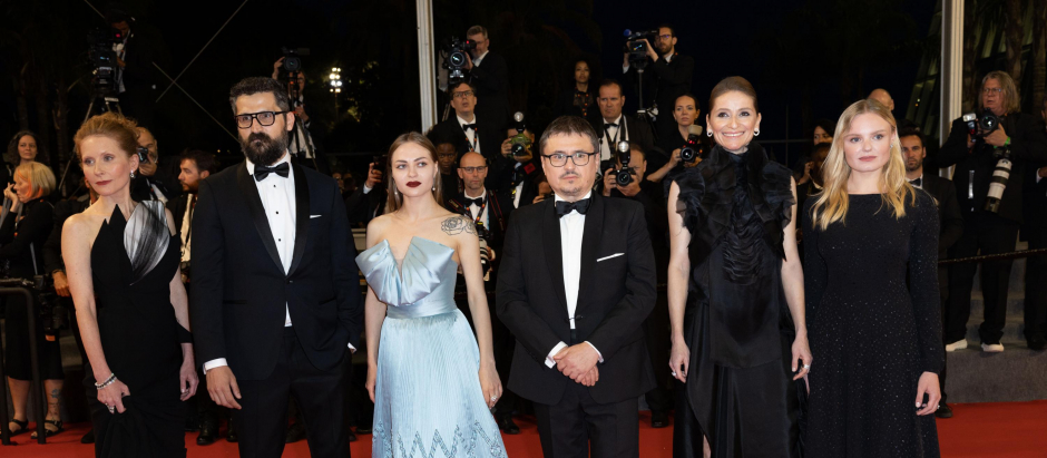 Marin Grigore,Macrina Barladeanu,Orsolya Moldovan,Cristian Mungiu Judith State and Audrey Diwan The screening of "R.M.N" during the 75th annual Cannes film festival at Palais des Festivals on May 21, 2022 in Cannes, France.

Pictured: Marin Grigore,Macrina Barladeanu,Orsolya Moldovan,Cristian Mungiu Judith State and Audrey Diwan
Ref: SPL5312542 210522 NON-EXCLUSIVE
Picture by: SplashNews.com

Splash News and Pictures
USA: +1 310-525-5808
London: +44 (0)20 8126 1009
Berlin: +49 175 3764 166
photodesk@splashnews.com

World Rights, No Argentina Rights, No Belgium Rights, No Czechia Rights, No Finland Rights, No France Rights, No Germany Rights, No Mexico Rights, No Peru Rights, No Portugal Rights, No Switzerland Rights, No United Kingdom Rights
 *** Local Caption *** .
