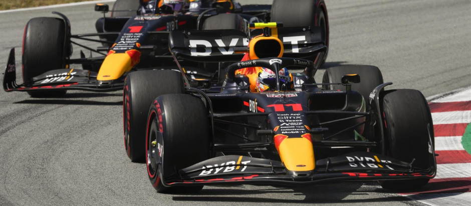 Los Red Bull de Verstappen y Pérez lideran la carrera
