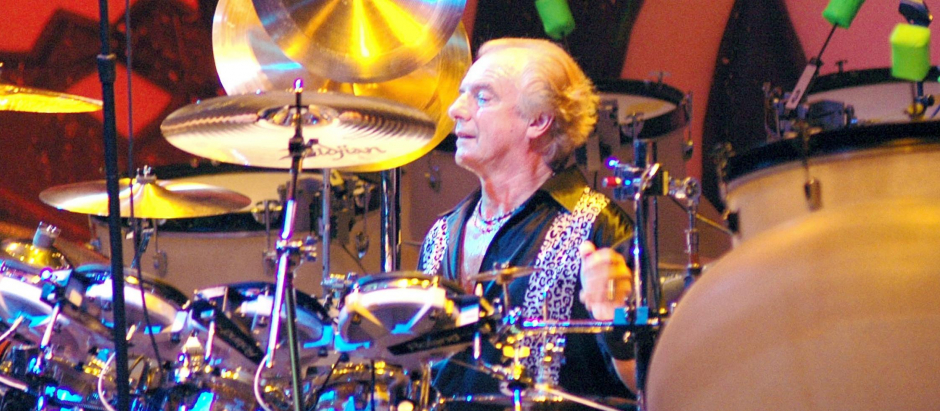 Alan White, durante un concierto