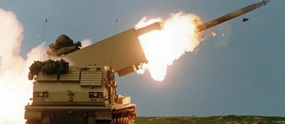 Sistema de misiles de largo alcance MLRS que EE.UU podría entregar a Ucrania