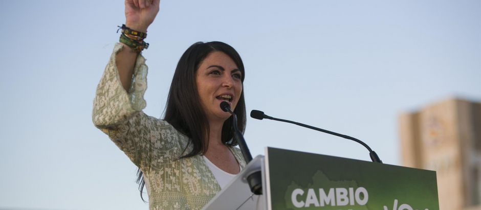 La candidata de VOX a la Junta de Andalucía, Macarena Olona, durante el acto de presentación que han celebrado hoy viernes en el Paseo del Muelle Uno de Málaga