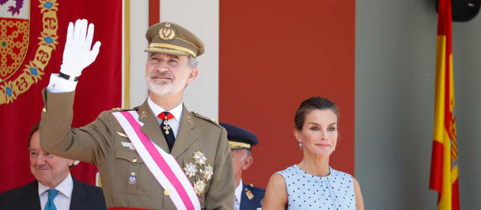 El Rey Felipe VI y la Reina Letizia presiden el desfile de las Fuerzas Armadas en Huesca