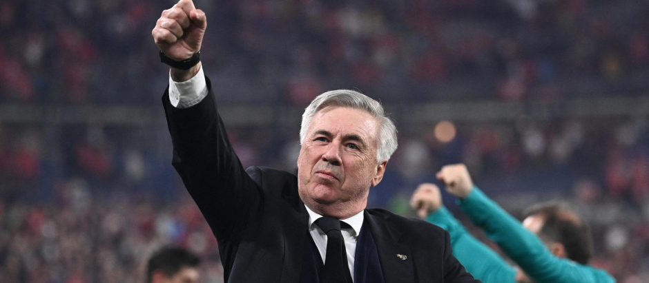 Carlo Ancelotti celebra la victoria del Real Madrid en la Copa de Europa