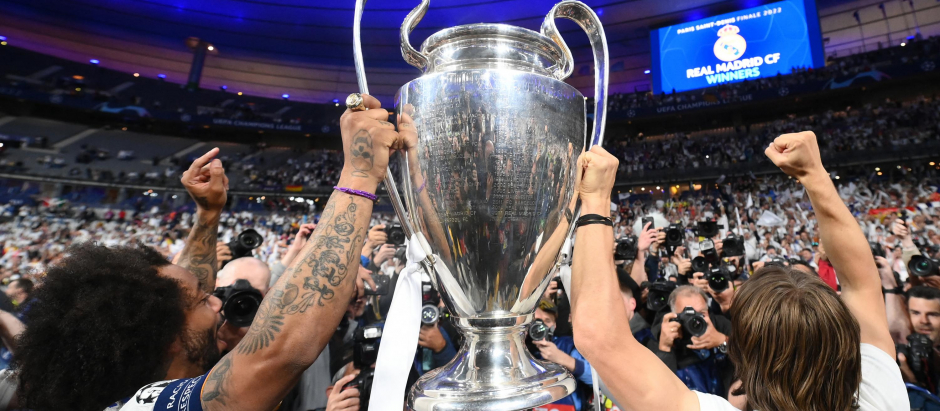 Marcelo y Modric levantan la 14º Champions