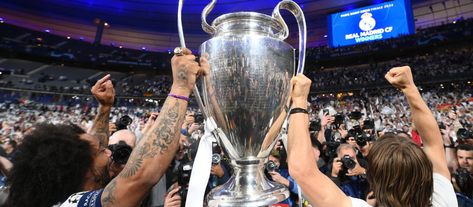 Marcelo y Modric levantan la 14º Champions