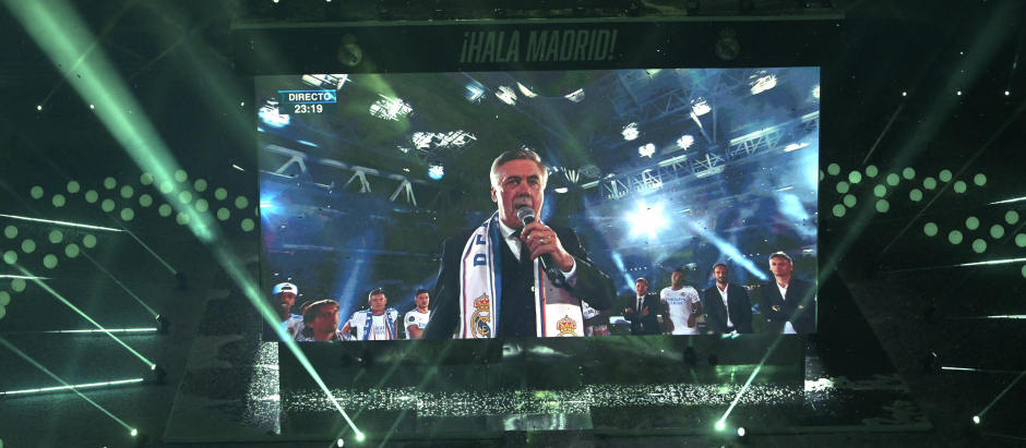 El técnico del Real Madrid se arrancó ocho años después a cantar de nuevo