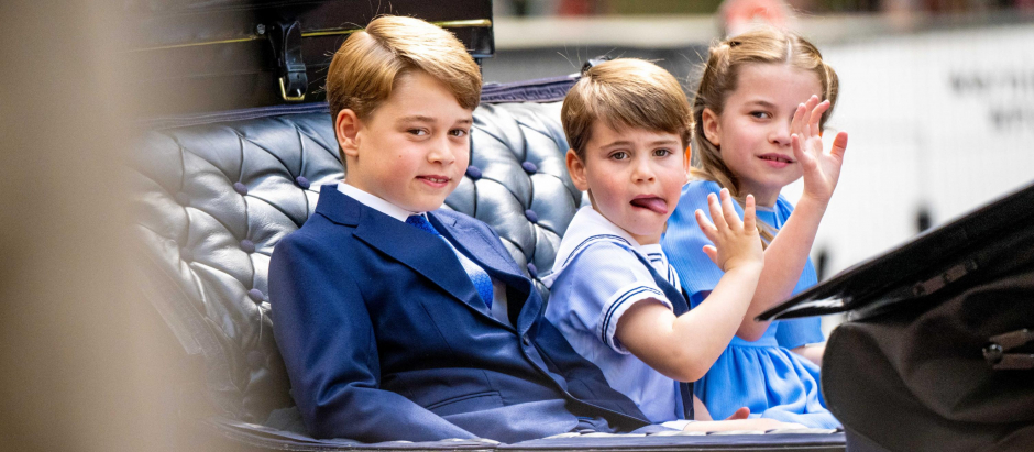 El Príncipe Jorge, el Príncipe Luis y la Princesa Carlota, hijos de los Duques de Cambridge
