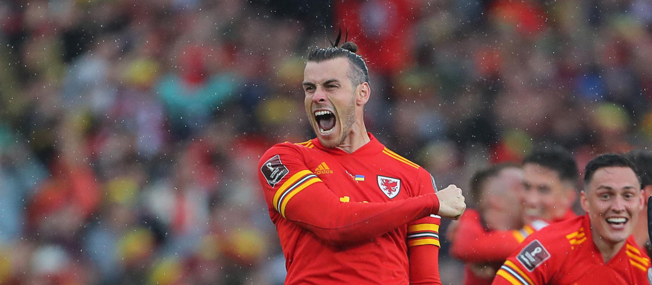 Gareth Bale celebra el pase de Gales al Mundial
