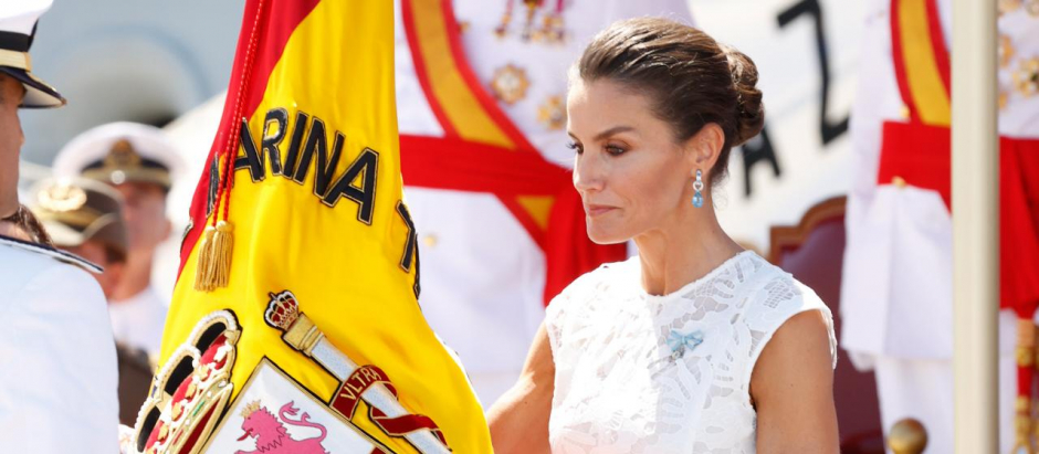 La Reina Letizia, durante la entrega de la enseña nacional a la Fuerza de Guerra Naval Especial en Murcia