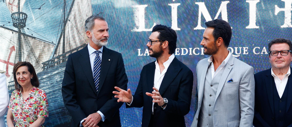 King Felipe VI with Margarita Robles, Alvaro Morte and Rodrigo Santoro at photocall for premiere film Sin Limites in Madrid on Tuesday, 7 June 2022.