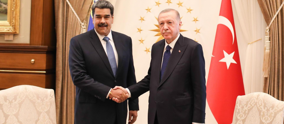 El dictador venezolano Nicolás Maduro es recibido en Ankara por Recep Tayyip Erdogan