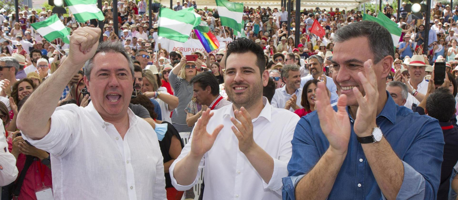 Pedro Sánchez junto a Espadas en el acto de campaña