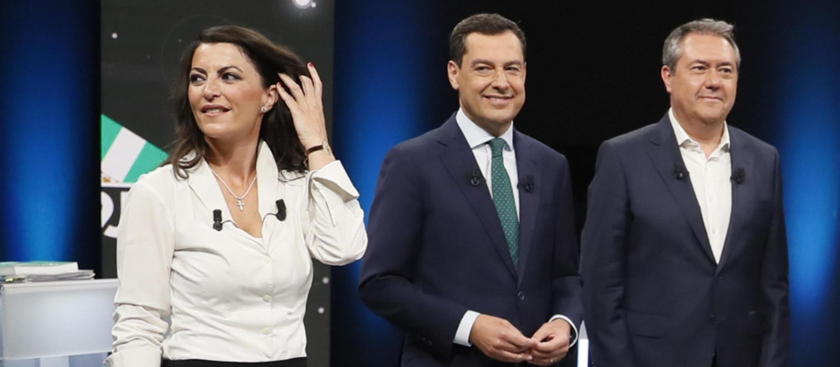 Los candidatos Juanma Moreno (PP), Juan Espadas (PSOE) y Macarena Olona (Vox) en el primer debate electoral