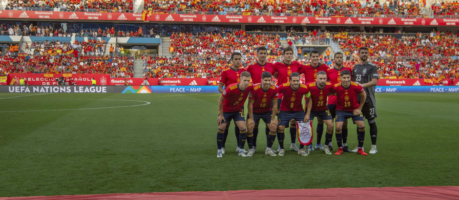 Los jugadores de España antes del inicio del encuentro en Málaga
