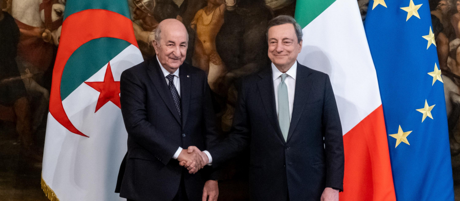 Mario Draghi (d) y Abdelmadjid Tebboune