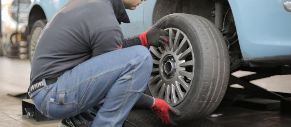 Las organizaciones simulaban la compraventa de neumáticos nuevos entre empresas coordinadas