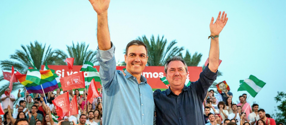El presidente del Gobierno, Pedro Sánchez, y el candidato del PSOE a la presidencia de la Junta de Andalucía, Juan Espadas