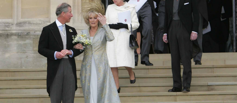 Camilla Parker y Carlos de Inglaterra el día de su boda