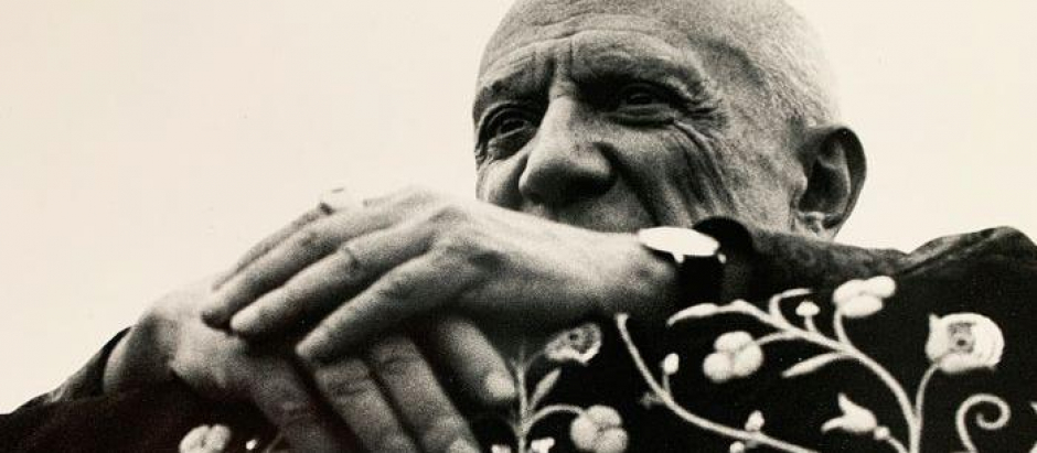 Pablo Picasso fotografiado por Lucien Clergue en la plaza de toros de Arles