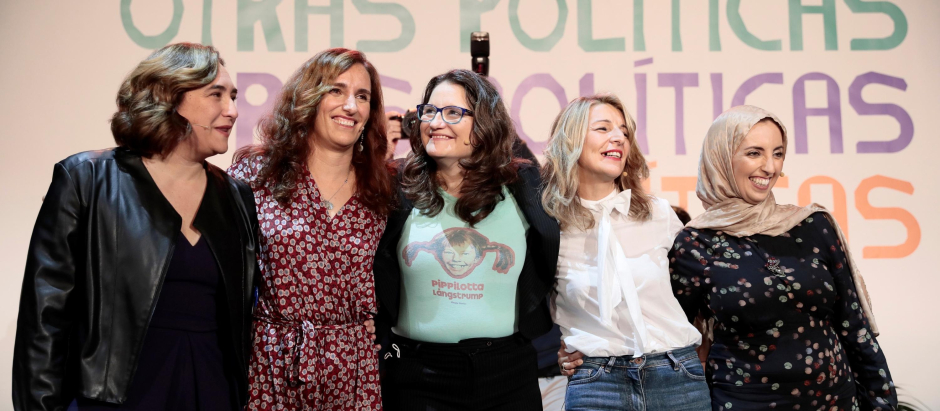 Ada Colau, Mónica García, Mónica Oltra, Yolanda Díaz y Fátima Hamed, en el evento que organizaron en Valencia
