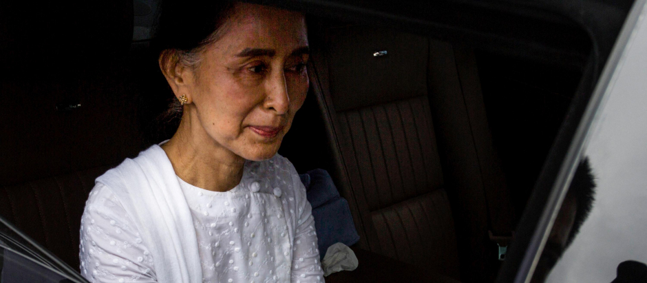 Aung San Suu Kyi, líder democráticamente elegida de Birmania, actualmente entre rejas