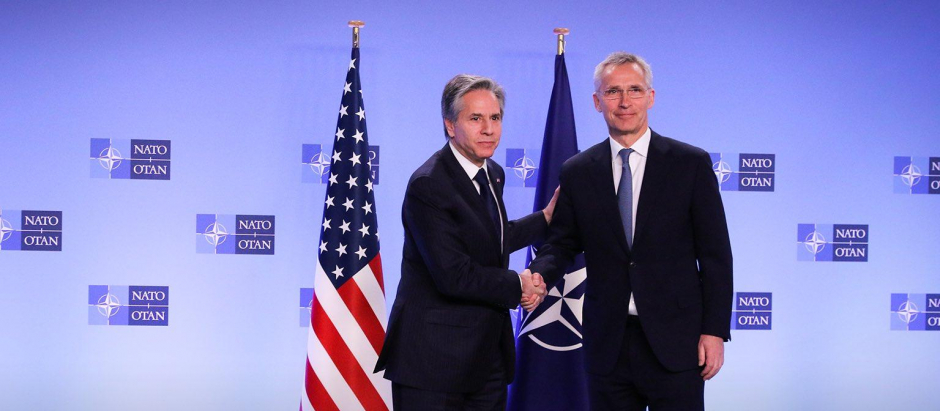 El secretario de Estado de EE.UU., Antony Blinken (D), y el secretario general de la OTAN, Jens Stoltenberg en Bruselas