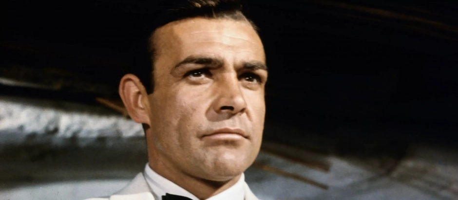 El actor Sean Connery interpretando a James Bond