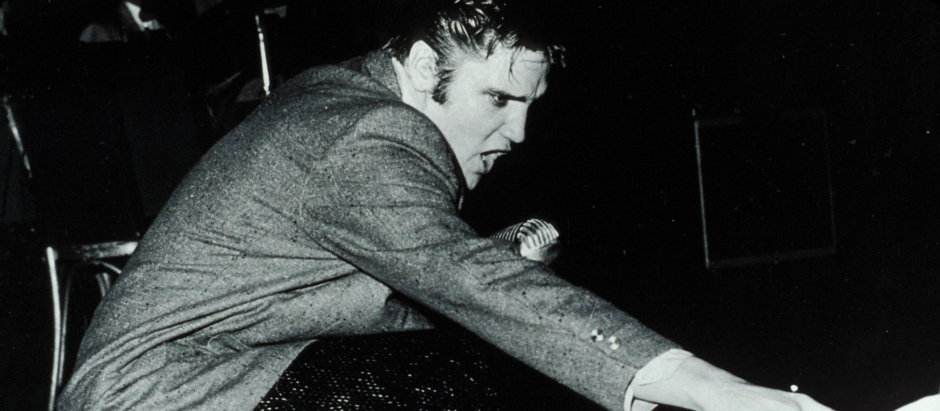Elvis Presley durante una actuación