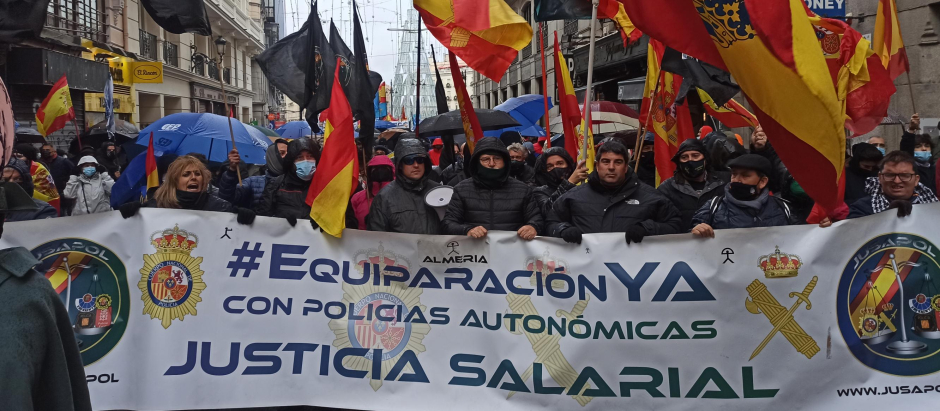 Policías y guardias civiles llevan años pidiendo la equiparación salarial. En la imagen, una manifestación celebrada el pasado noviembre