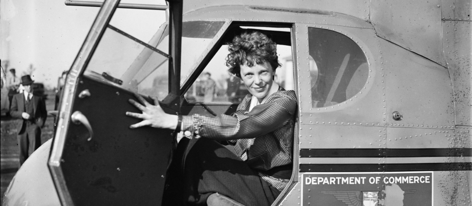 Amelia Earhart en un Stearman-Hammond Y-1