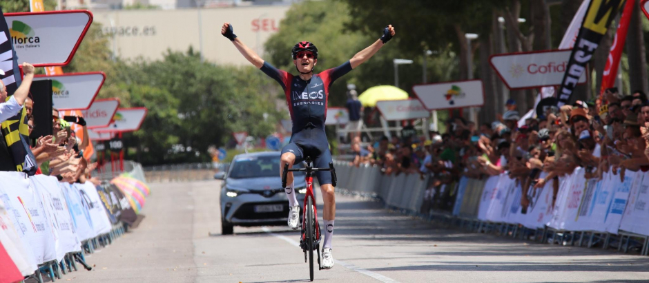 Carlos Rodríguez celebra su triunfo en Mallorca