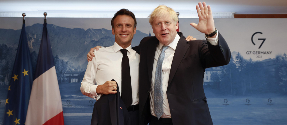 El presidente Emmanuel Macron y el Primer Ministro Boris Johnson