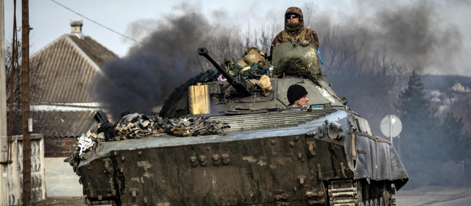Un tanque ucraniano en la localidad de Trostyanets, cerca de la frontera rusa