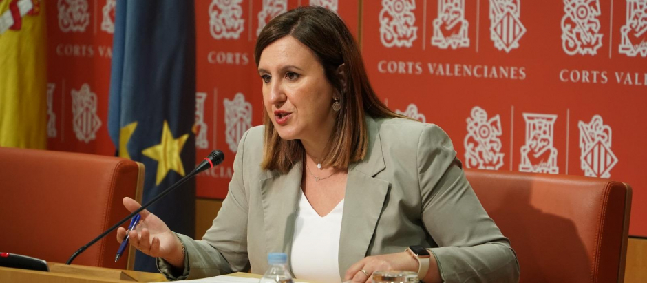 La síndica del Grupo Popular en las Cortes de Valencia, María José Catalá, en rueda de prensa