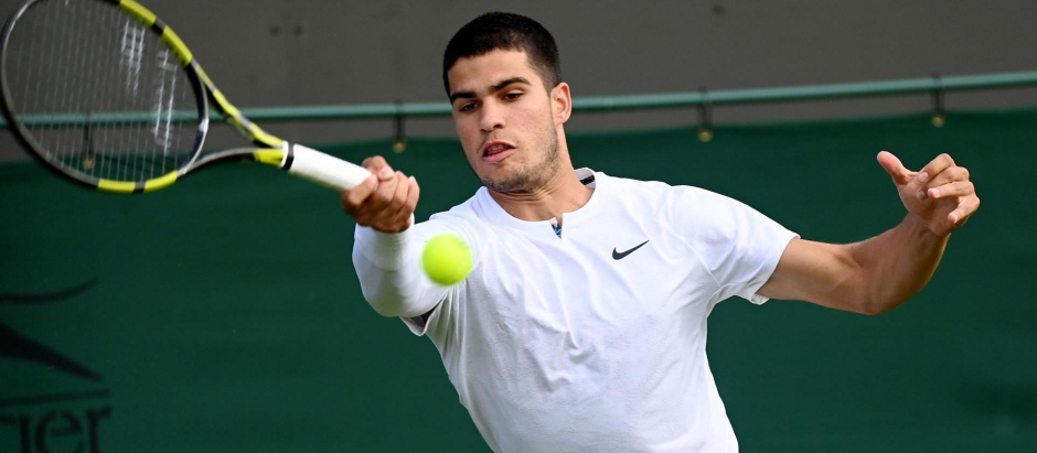 Alcaraz pasó a tercera ronda en Wimbledon tras vencer a Griekspoor