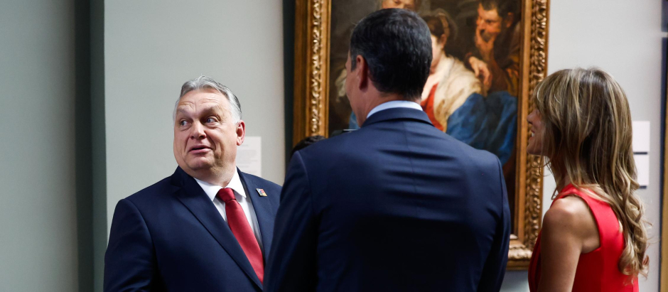 Viktor Orban, primer ministro de Hungría, llega al Museo del Prado, donde es recibido por Pedro Sánchez y su mujer, Begoña Gómez