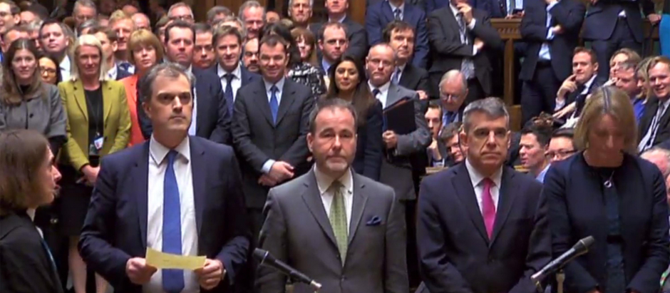 Imágenes del Parlamento del Reino Unido en las que aparecen Tellers Julian Smith, diputado conservador de Skipton y Ripon y a Christopher Pincher, diputado conservador de Tamworth