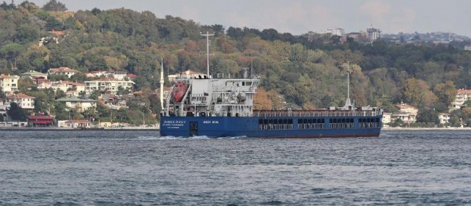 El barco ruso Zhibek Zholy, detenido en un puerto de Turquía