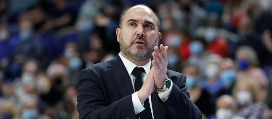 Chus Mateo se convierte en el primer entrenador del Real Madrid de baloncesto
