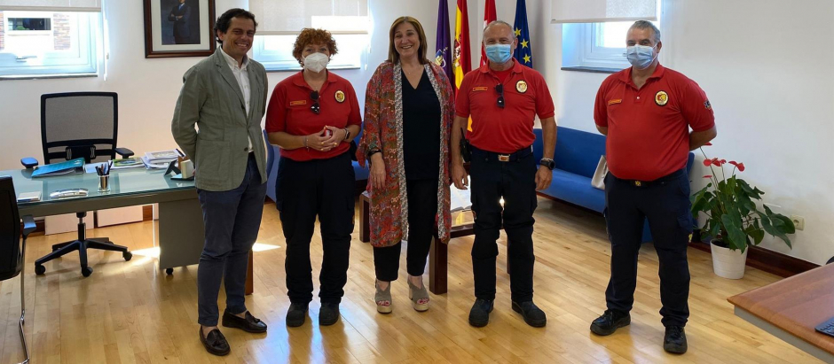 La alcaldesa, Susana Pérez Quislant, recibe al coordinador del servicio de emergencias SEAPA, Juan Antonio González