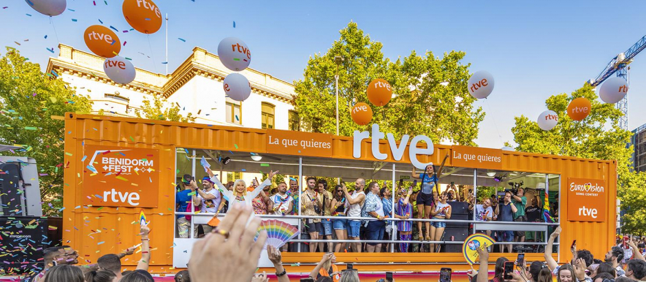 RTVE gastó más de 17.000 euros en alquilar el camión que utilizó como carroza en la manifestación del Orgullo
