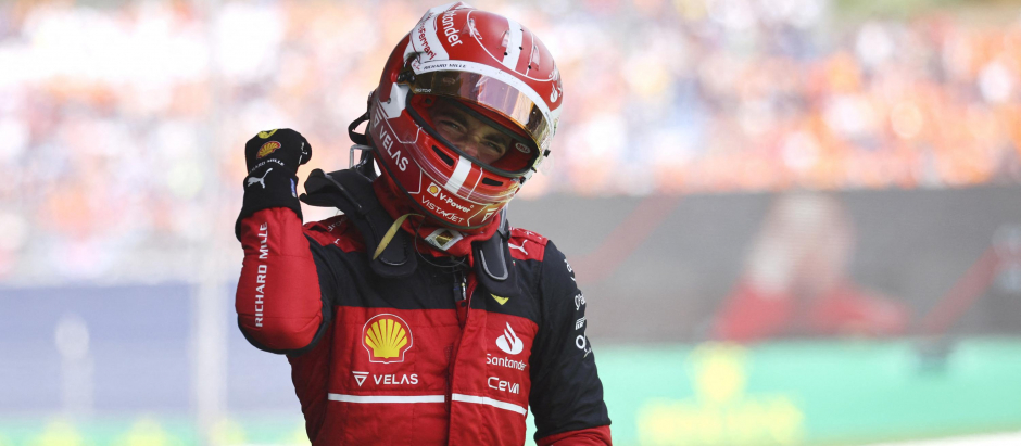 Charles Leclerc, nada más bajarse de su Ferrari, gana la carrera en Austria