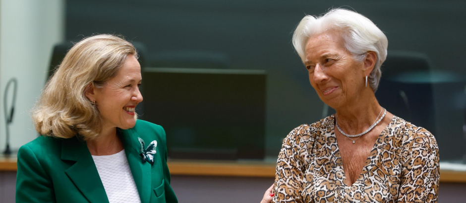 Nadia Calvino y Christine Lagarde durante la reunión del Eurogrupo