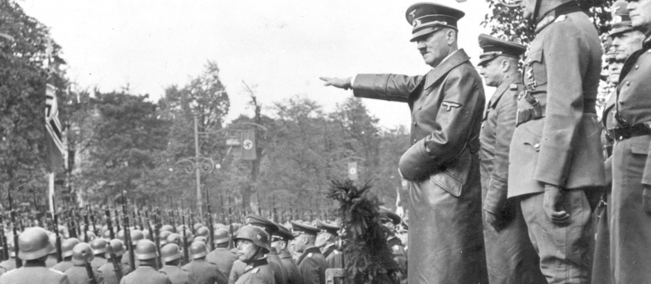 Hitler asiste a un desfile de la victoria de la Wehrmacht en Varsovia el 5 de octubre de 1939