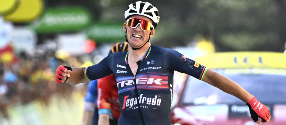 El danés Pedersen celebra su victoria de etapa en Saint-Etienne