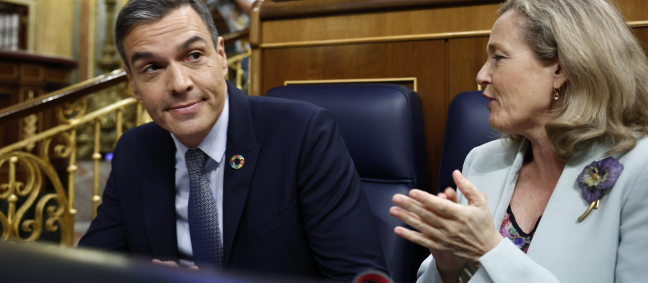 Sánchez y Calviño, durante el debate sobre el estado de la nación