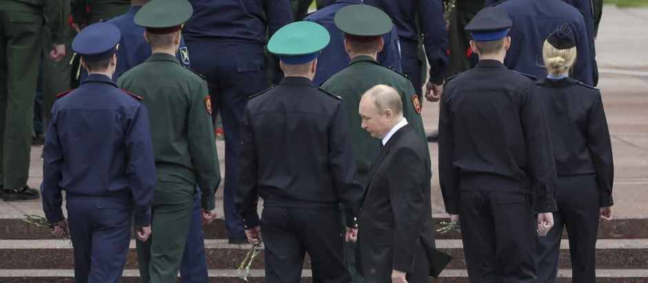 Putin, frente a la Tumba al Soldado Desconocido, en Moscú